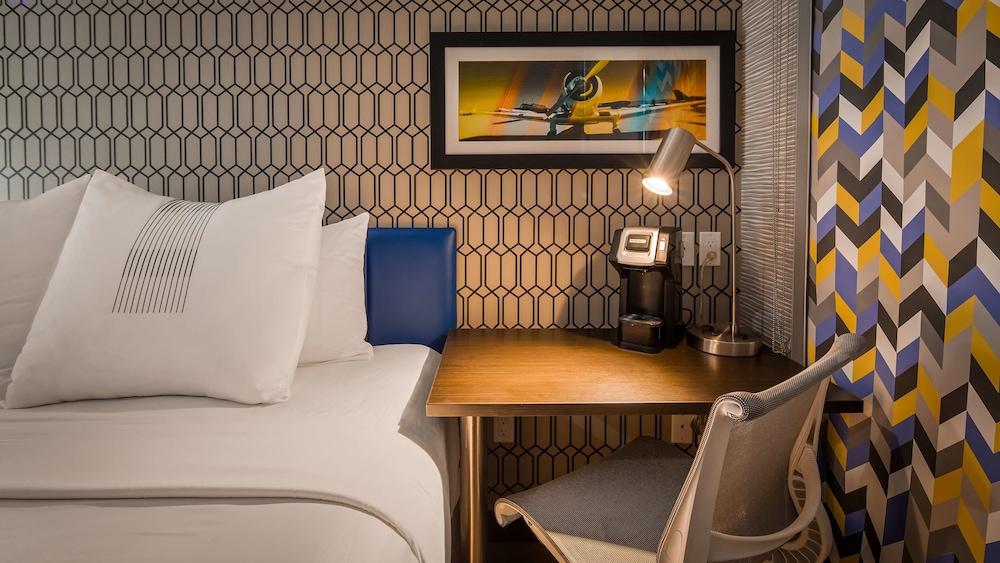 GLō Best Western Brooklyn NYC photo 7