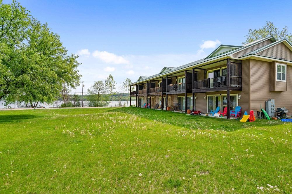 South Arm Retreats photo 40