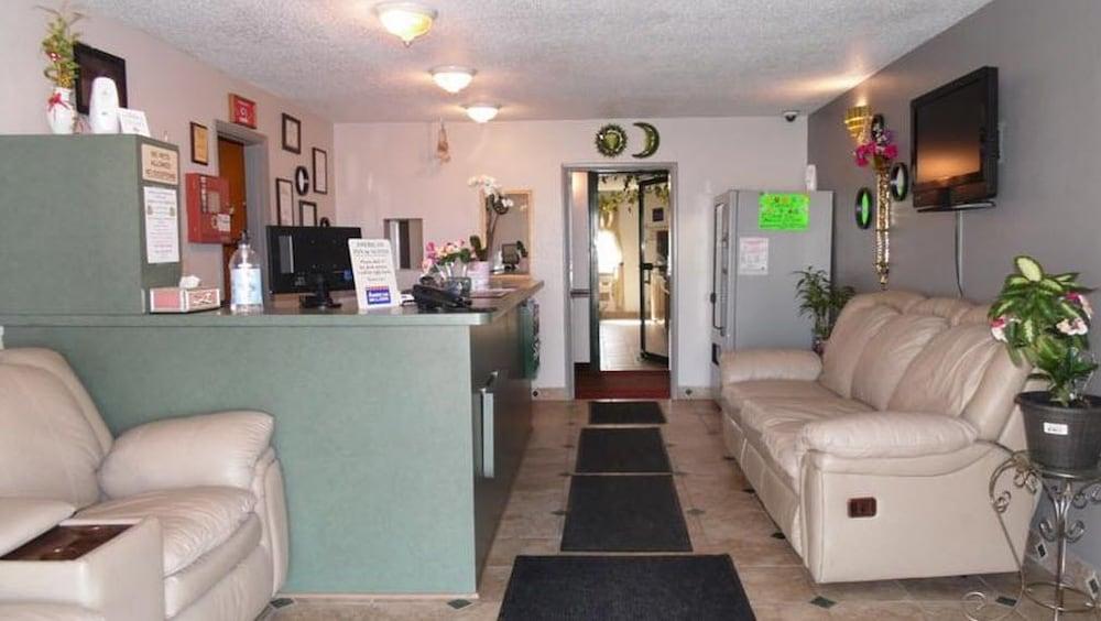 American Inn & Suites photo 2
