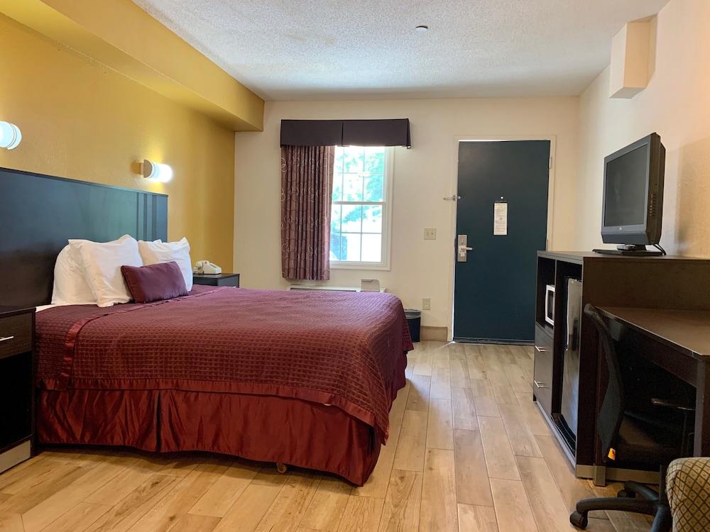 Executive Inn And Suites photo 21