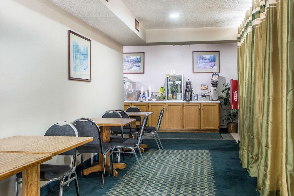 Rodeway Inn Bedford photo 33