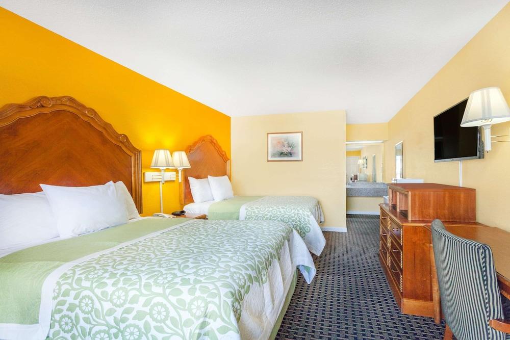 Days Inn by Wyndham Jacksonville photo 16