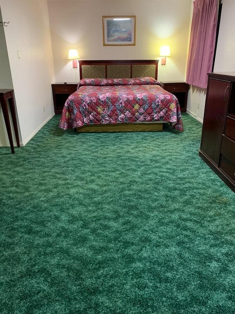 Travelers Inn photo 4