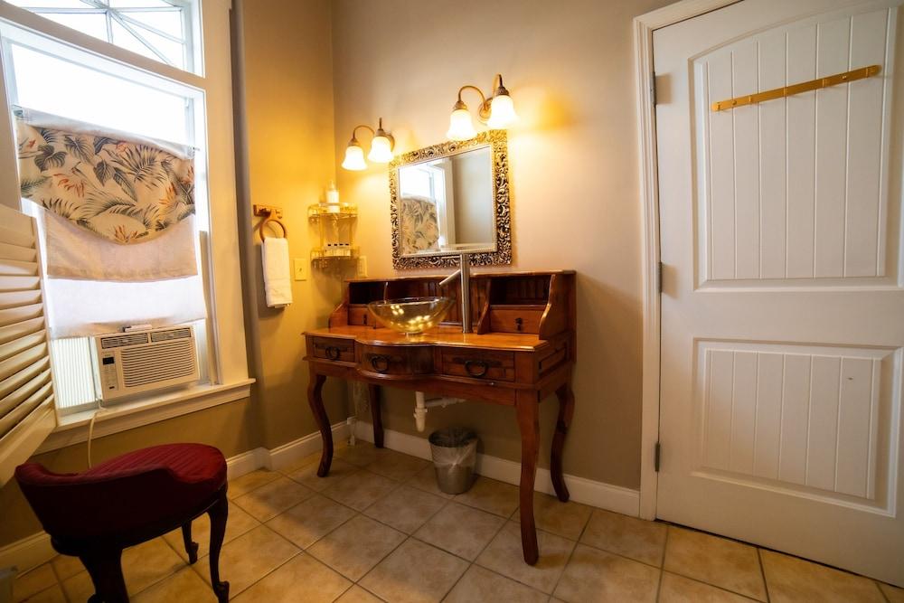 Oak Tree Hotel photo 98