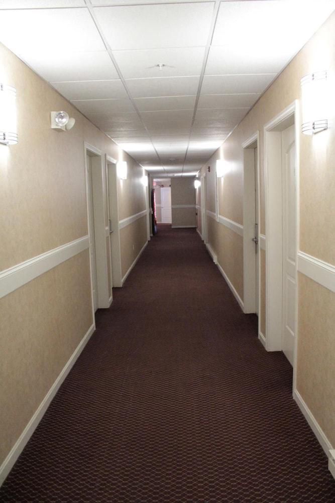 Shiretown Inn & Suites photo 18