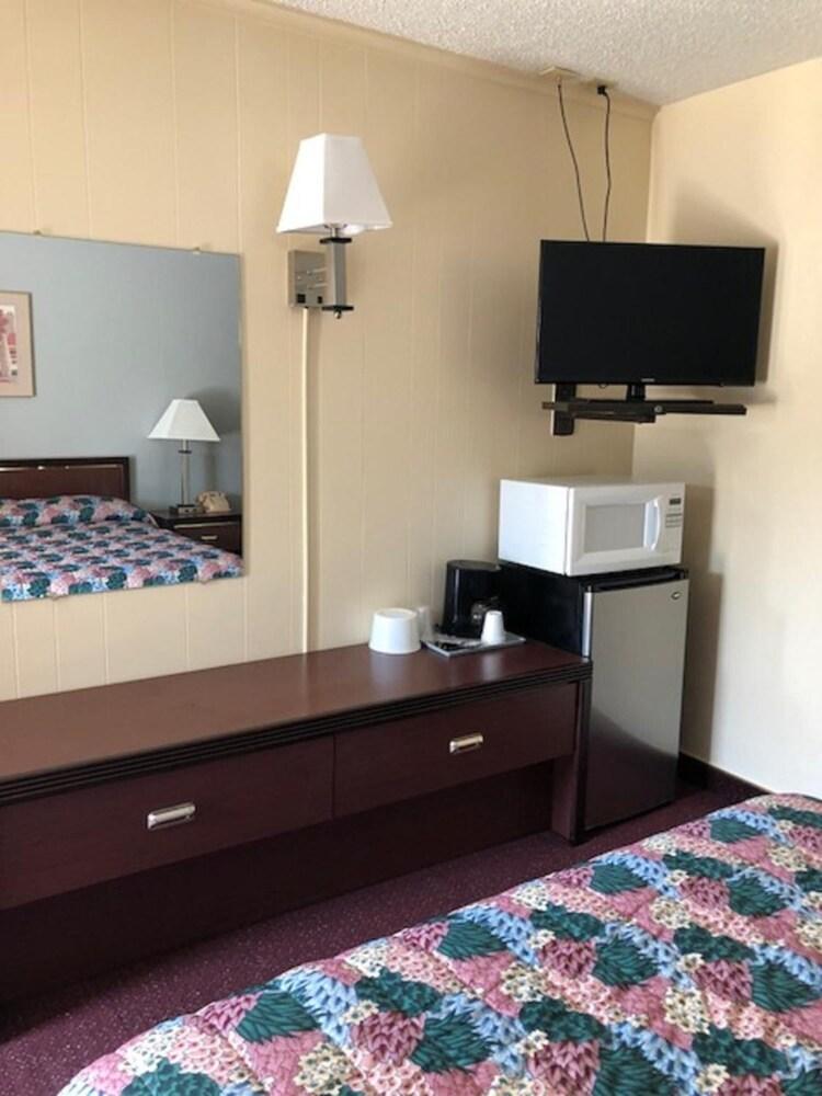 Pine Needles Inn photo 25