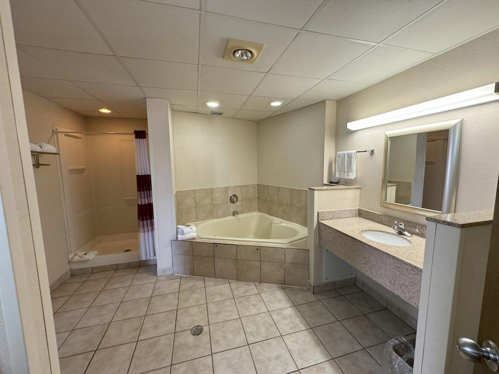 Sycamore Suites photo 53