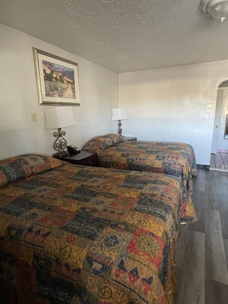 Four Corners Inn photo 43