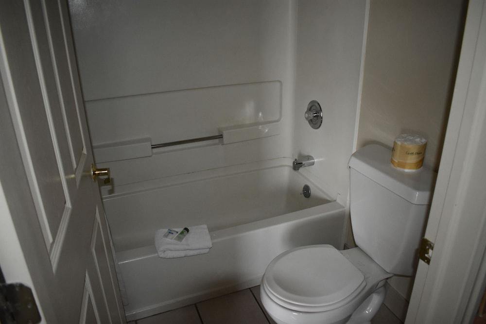 Rodeway Inn photo 20