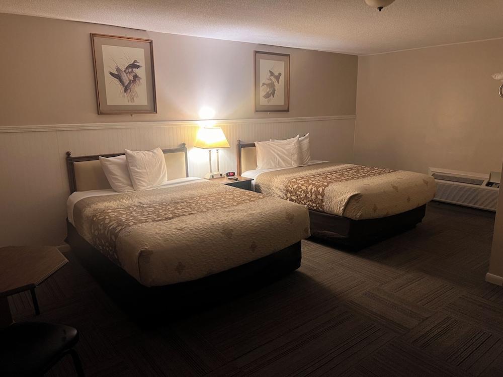 Dew Drop Inn Motel by OYO Miller SD photo 29