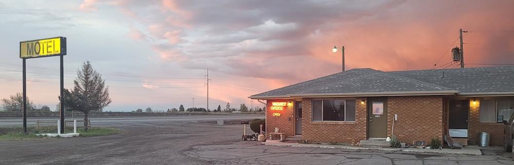 Tops Motel photo 1