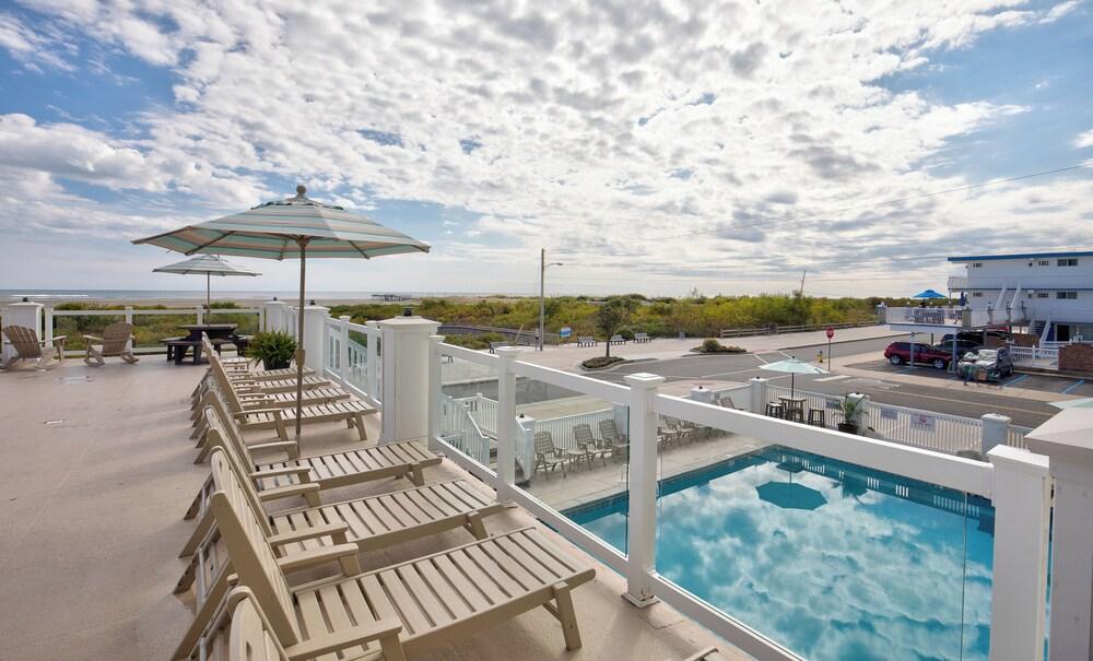 Water's Edge Ocean Resort photo 38