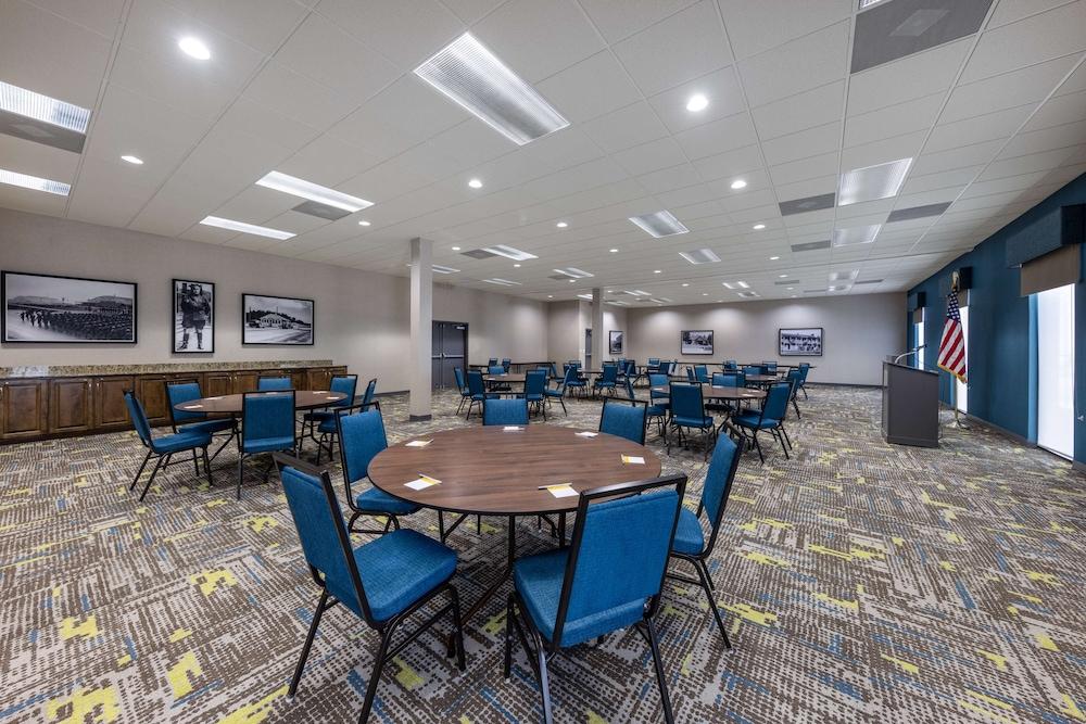 Hampton Inn St. Robert/Ft. Leonard Wood photo 18