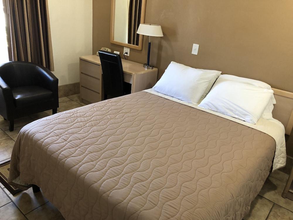 Topper Motel photo 25