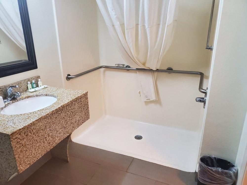 Quality Inn Prattville I-65 photo 17