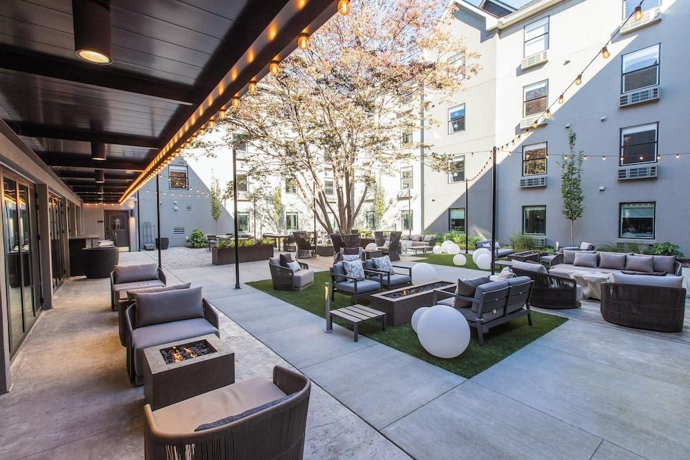voco The Darwin Atlanta Midtown by IHG photo 46