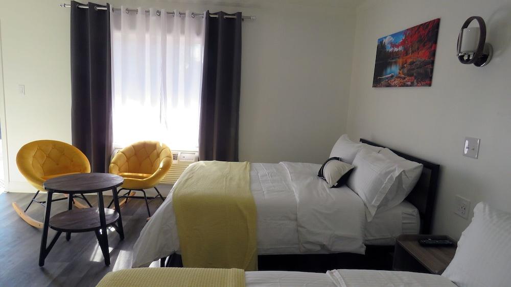 Gatehouse Motel photo 70