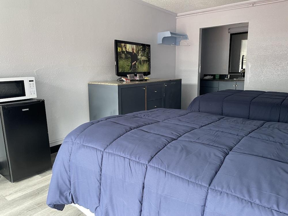 Budgetel Inn & Suites photo 4