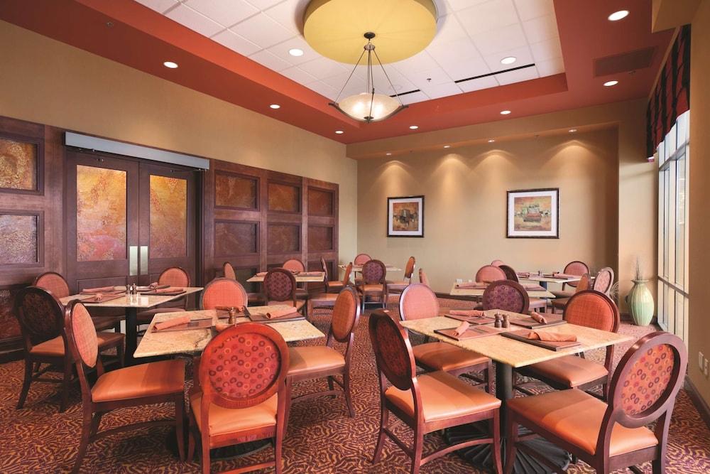 Embassy Suites by Hilton E Peoria Riverfront Conf Center photo 13