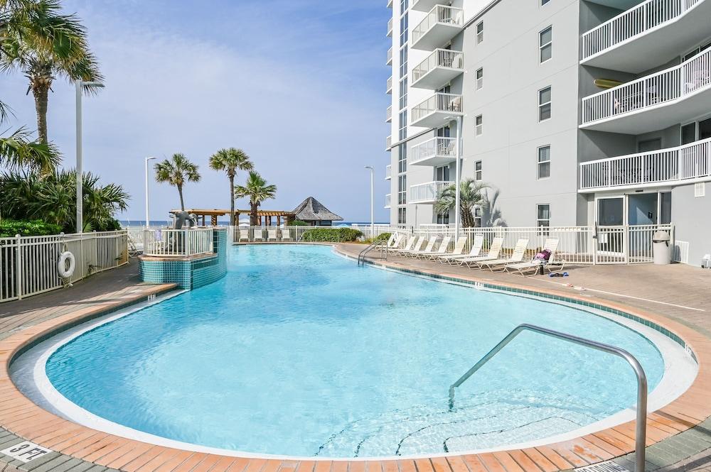 Pelican Beach Resort by Colasan photo 4
