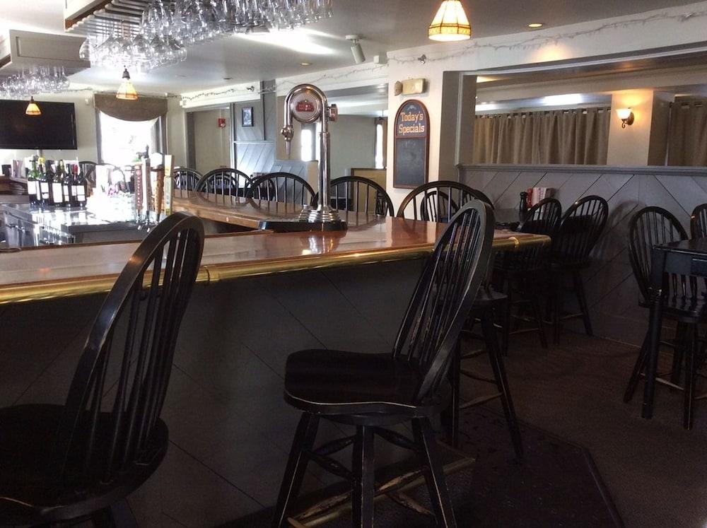 Hunters Grille and Tap at The Grafton Inn photo 21
