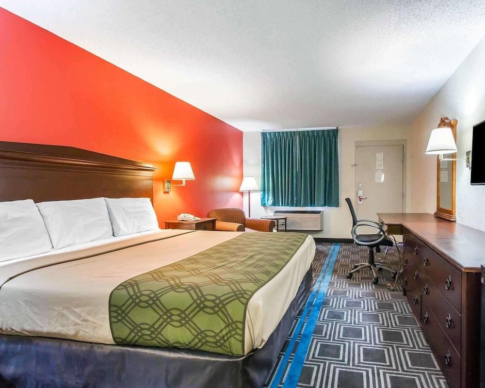 Econo Lodge Lanett photo 30