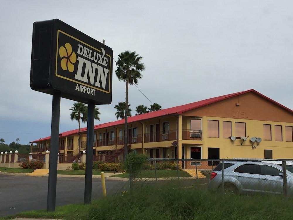 Deluxe Inn Airport photo 15