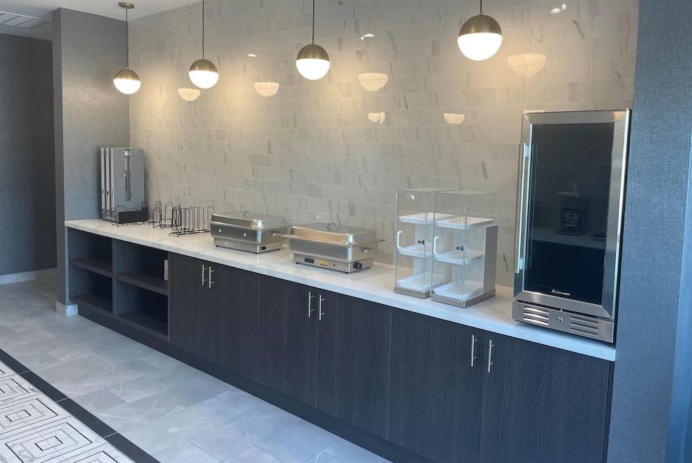 La Quinta Inn & Suites by Wyndham Olive Branch photo 12