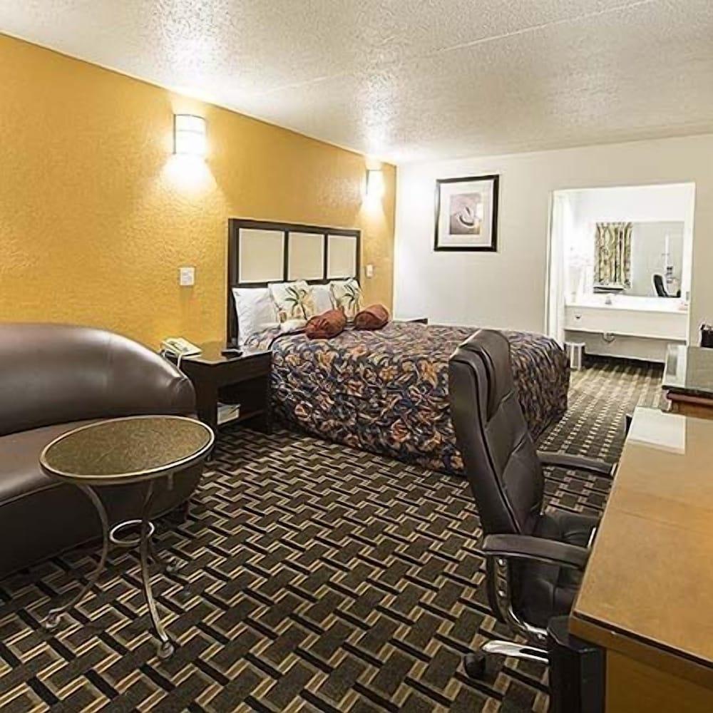 Motel 6 Houston, TX - Brookhollow photo 5