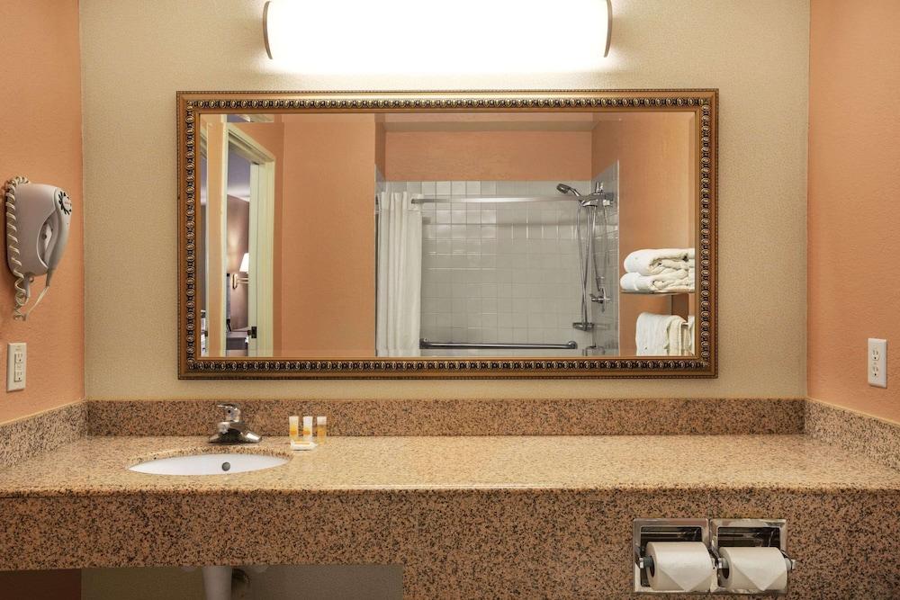 Garner Hotel Phoenix Northwest – Surprise by IHG photo 16