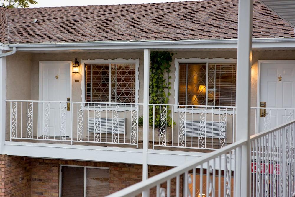 Chalet Motel photo 27