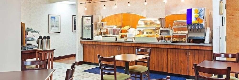 Mountain Inn & Suites photo 14