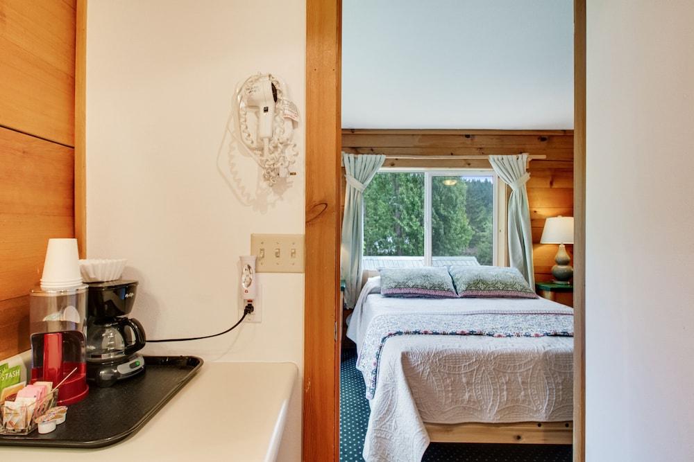 Deer Harbor Inn photo 15