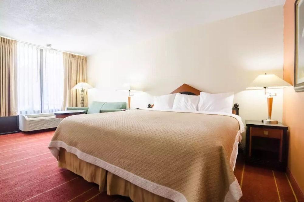 OYO Hotel Greensboro East I 40 photo 5