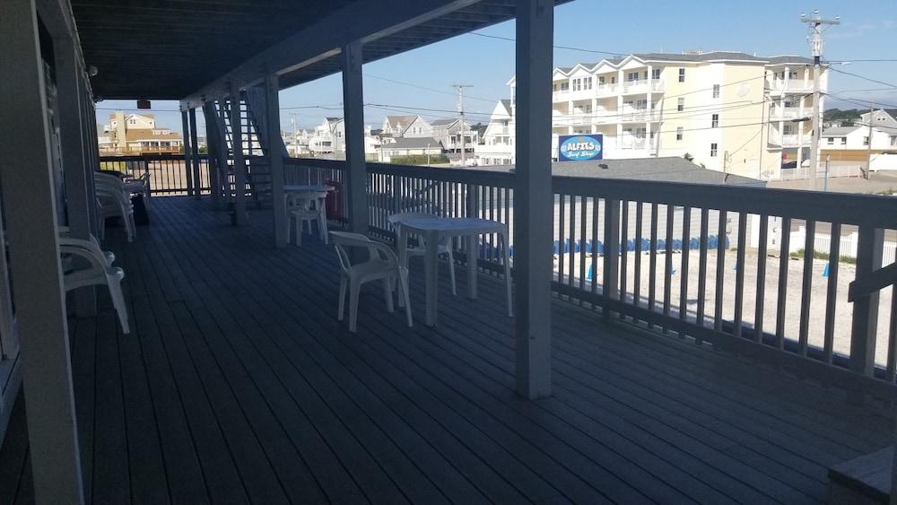 Sandcastle Beachfront Inn photo 37