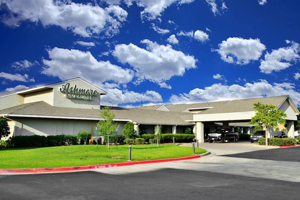 Ashmore Inn and Suites photo 11