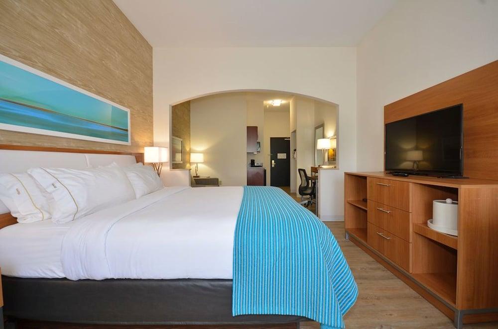 Holiday Inn Express & Suites Farmington by IHG photo 10
