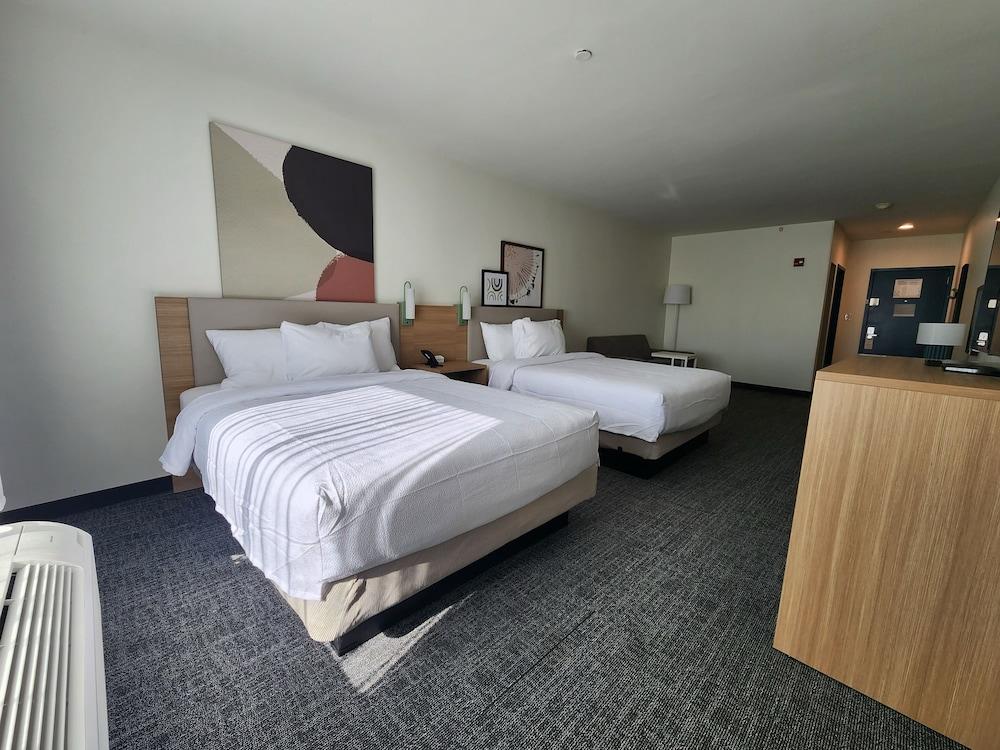 Spark by Hilton Rahway photo 25