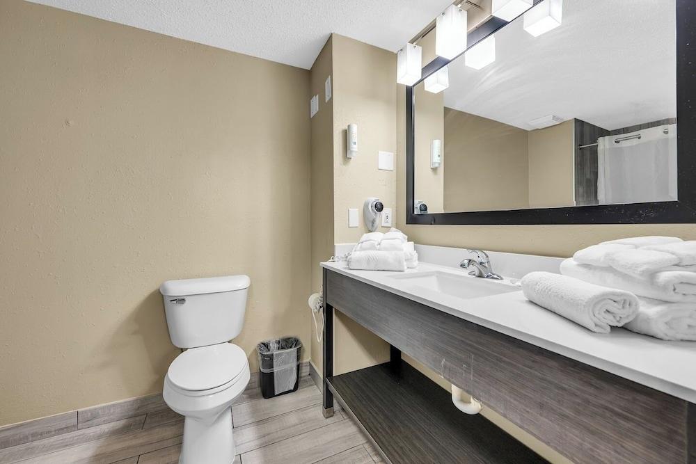 Quality Inn Roseville-Detroit North photo 20