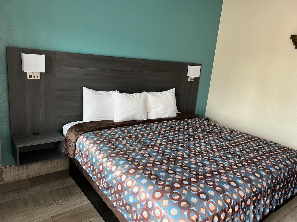 Budget Inn - Ft Myers photo 11