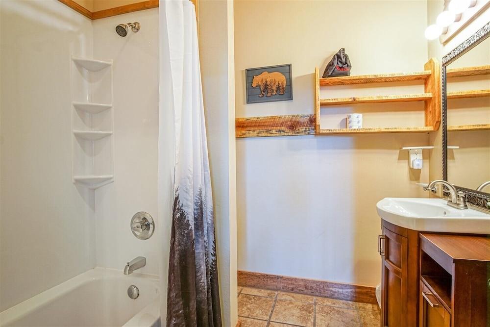 Hemlock Inn photo 42