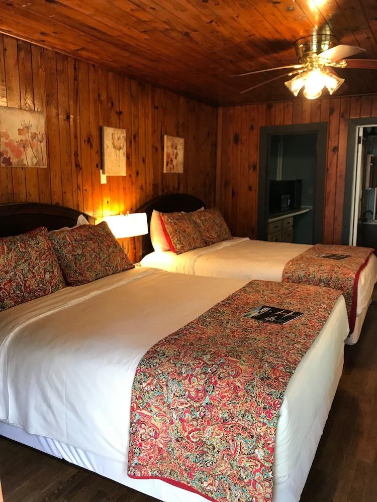 The Riverside Lodge at Chimney Rock photo 2