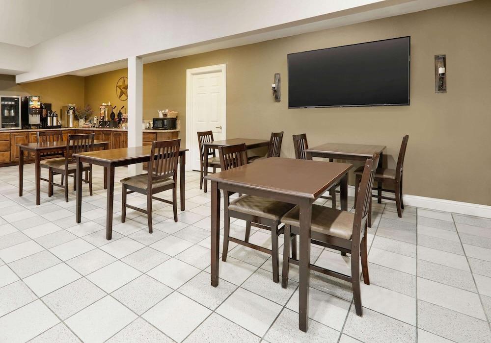 Super 8 by Wyndham Abilene North photo 23
