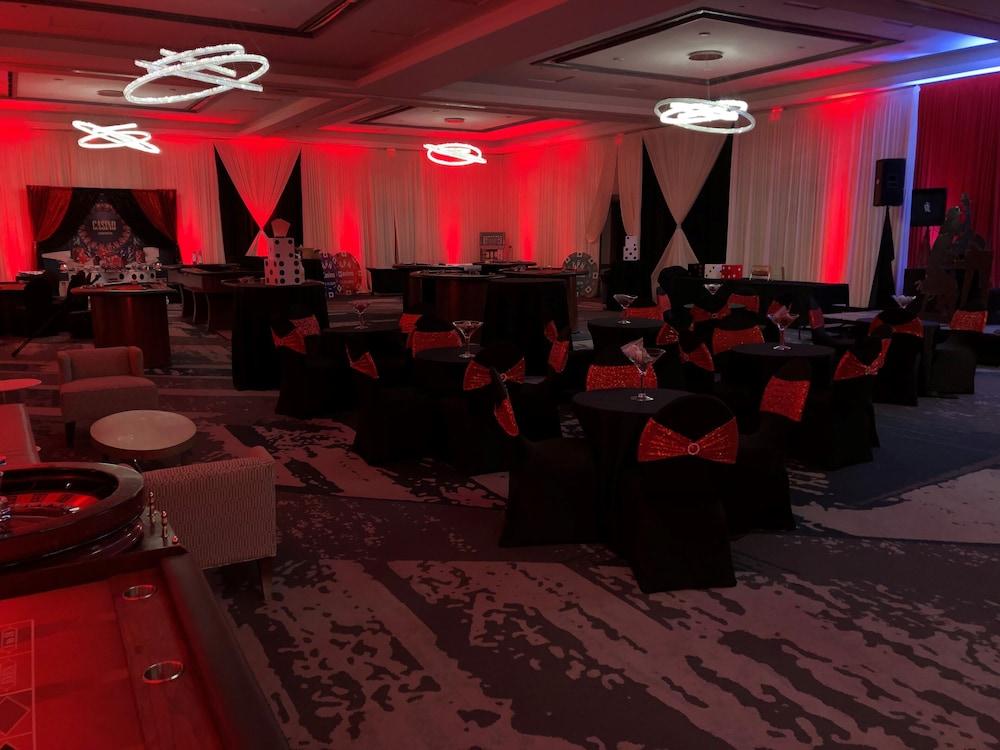 DoubleTree Suites by Hilton Htl & Conf Cntr Downers Grove photo 69