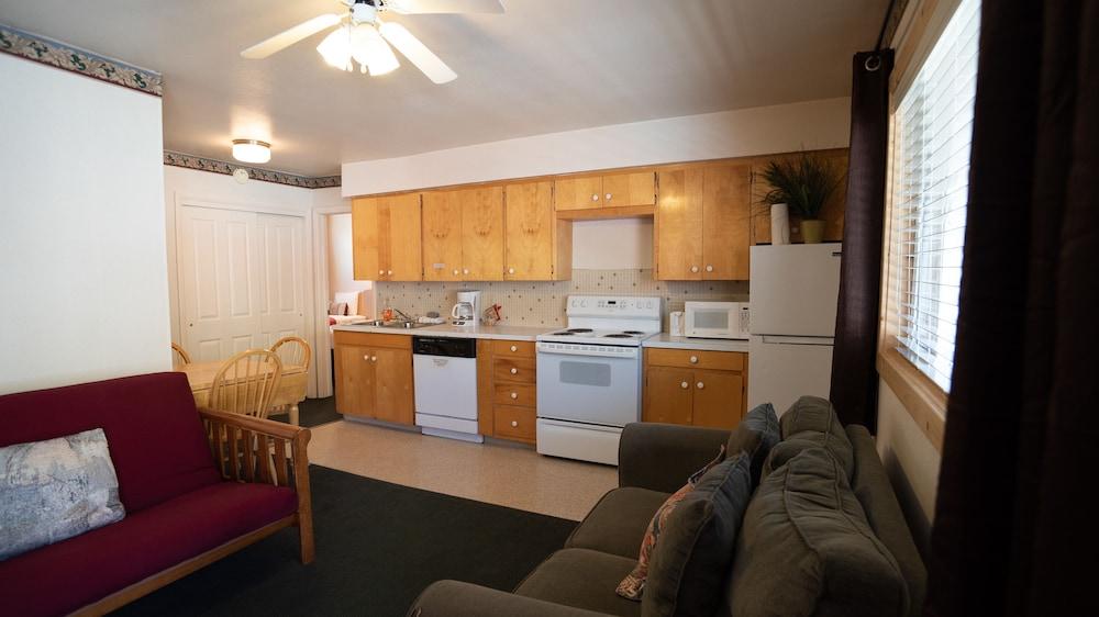 Triangle Motel photo 61