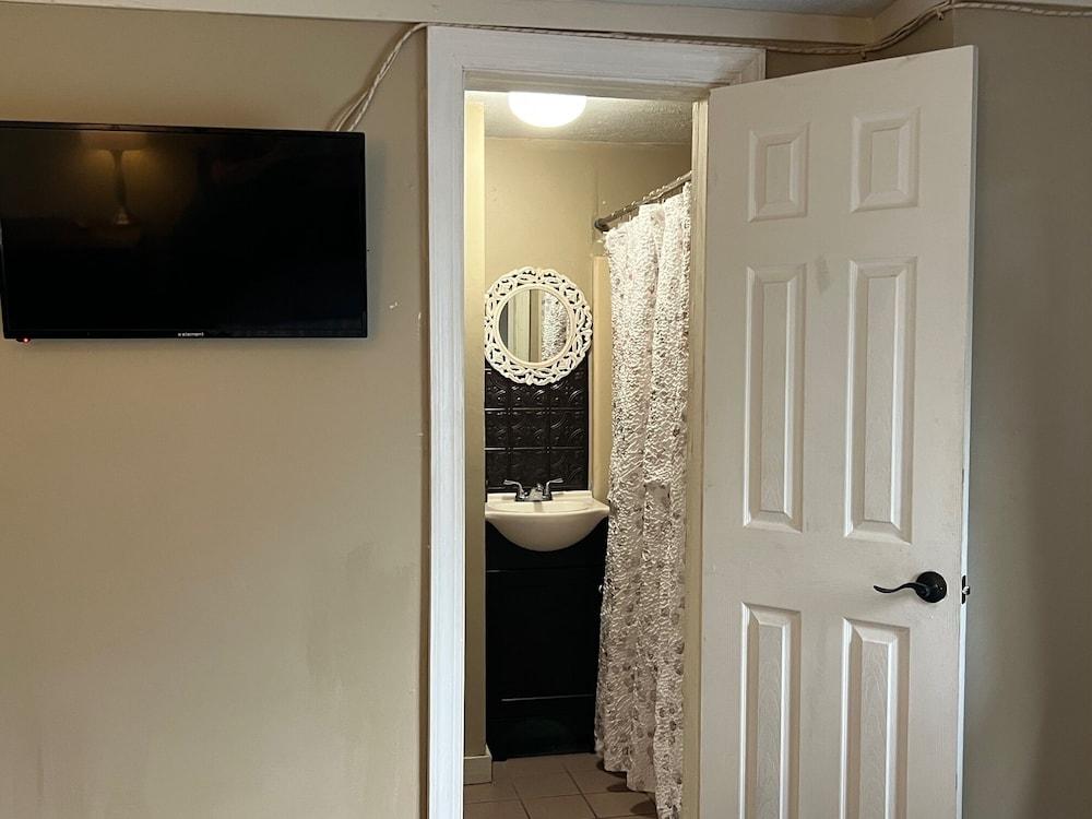 The Travelers Inn photo 3