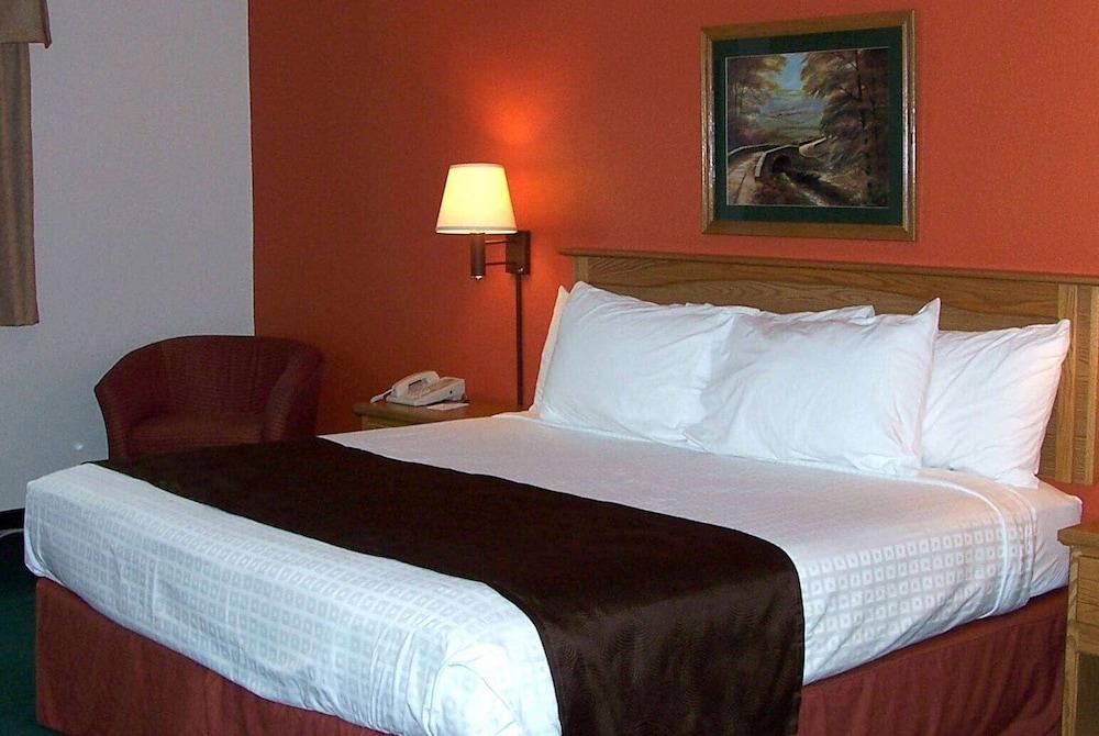 Holiday Inn Express Garden City East by IHG photo 2