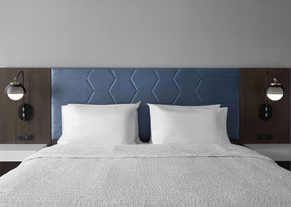 Hampton Inn & Suites Dallas-DFW ARPT W-SH 183 Hurst photo 14