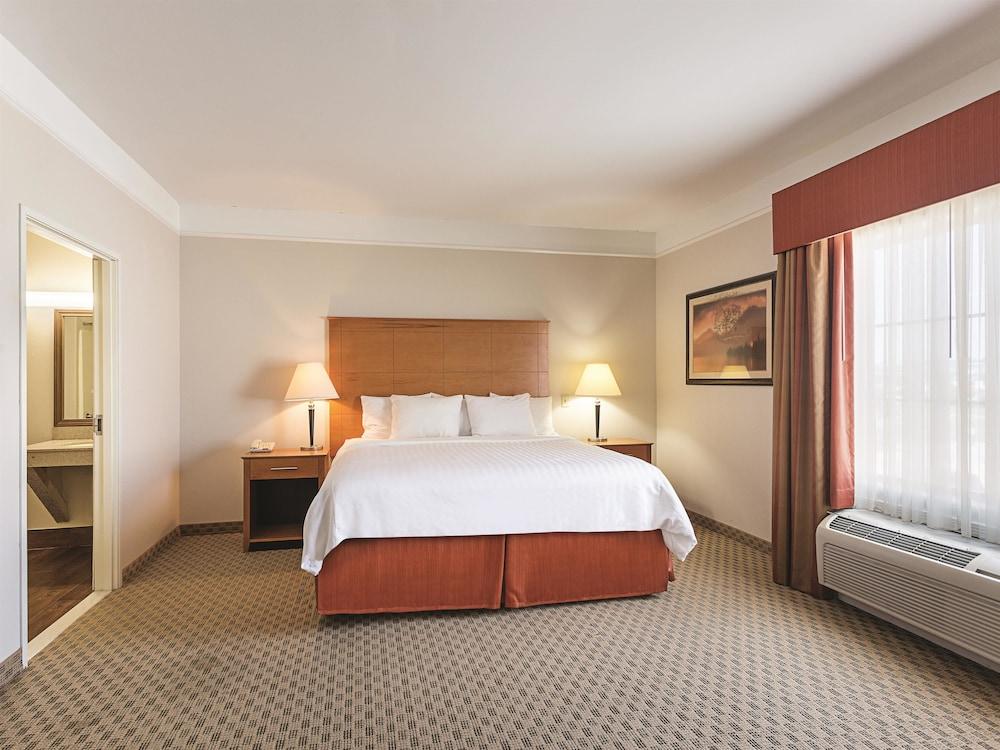 Baymont by Wyndham Brenham photo 9