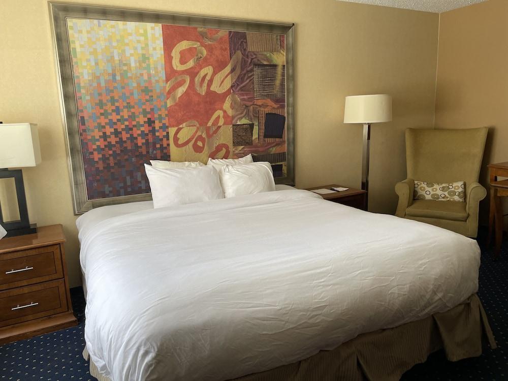 Howard Johnson by Wyndham Merrillville photo 23